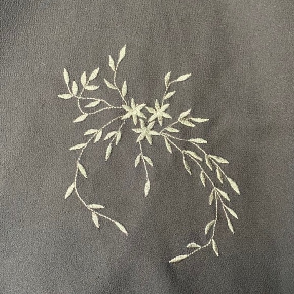 Beautiful embroidered black maxi skirt. - Picture 4 of 4